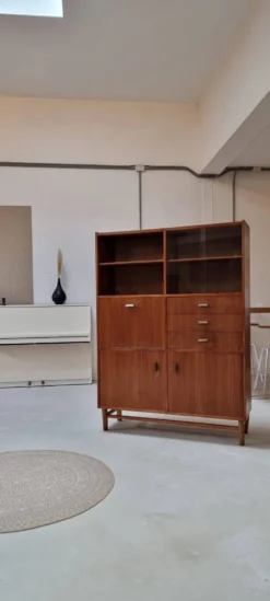Highboard du milieu du siècle