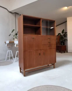 Highboard du milieu du siècle