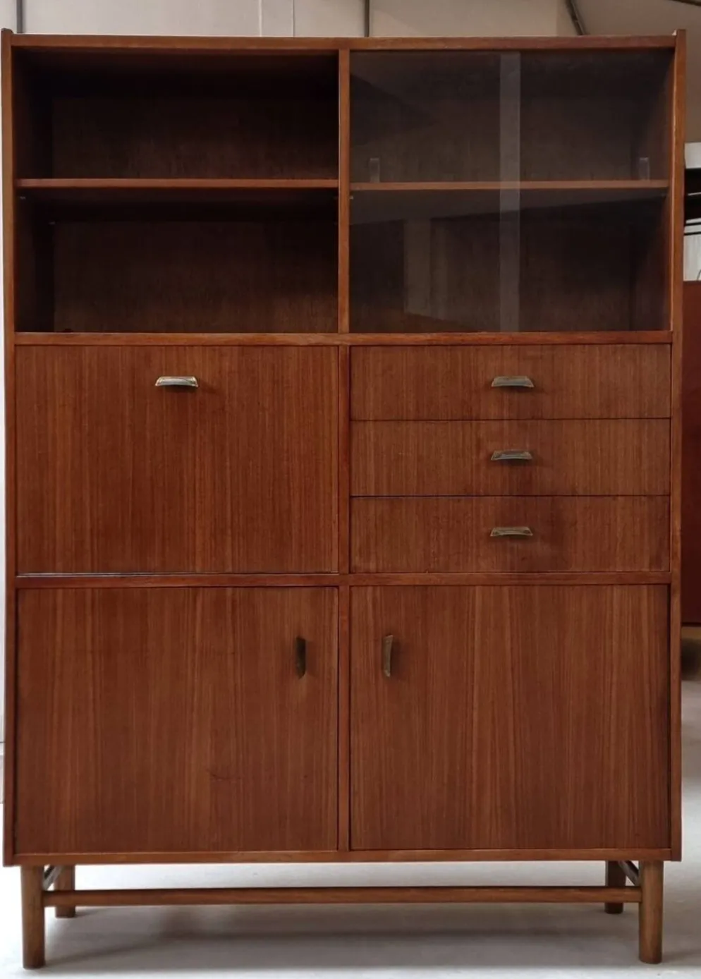Highboard du milieu du siècle