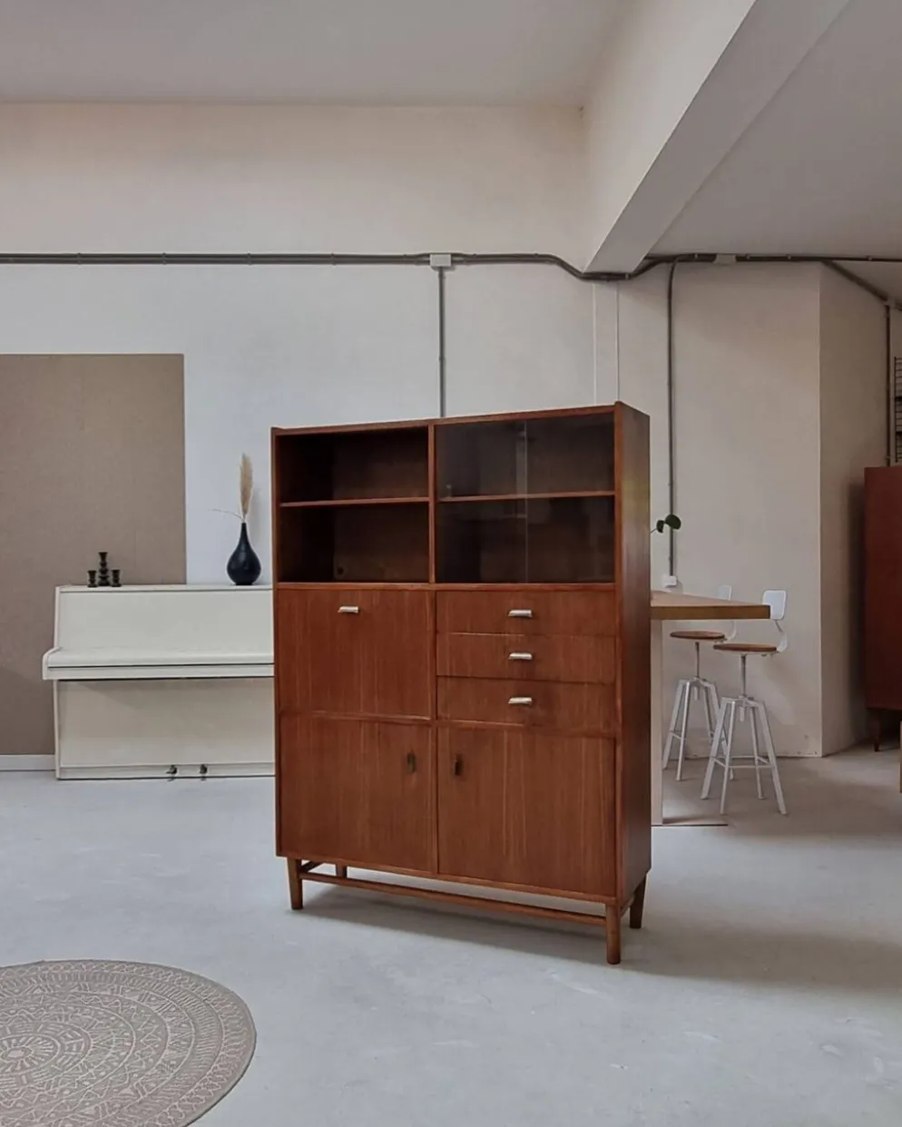 Highboard du milieu du siècle
