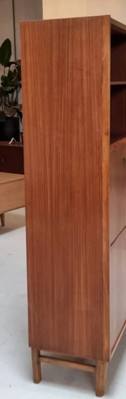 Highboard du milieu du siècle