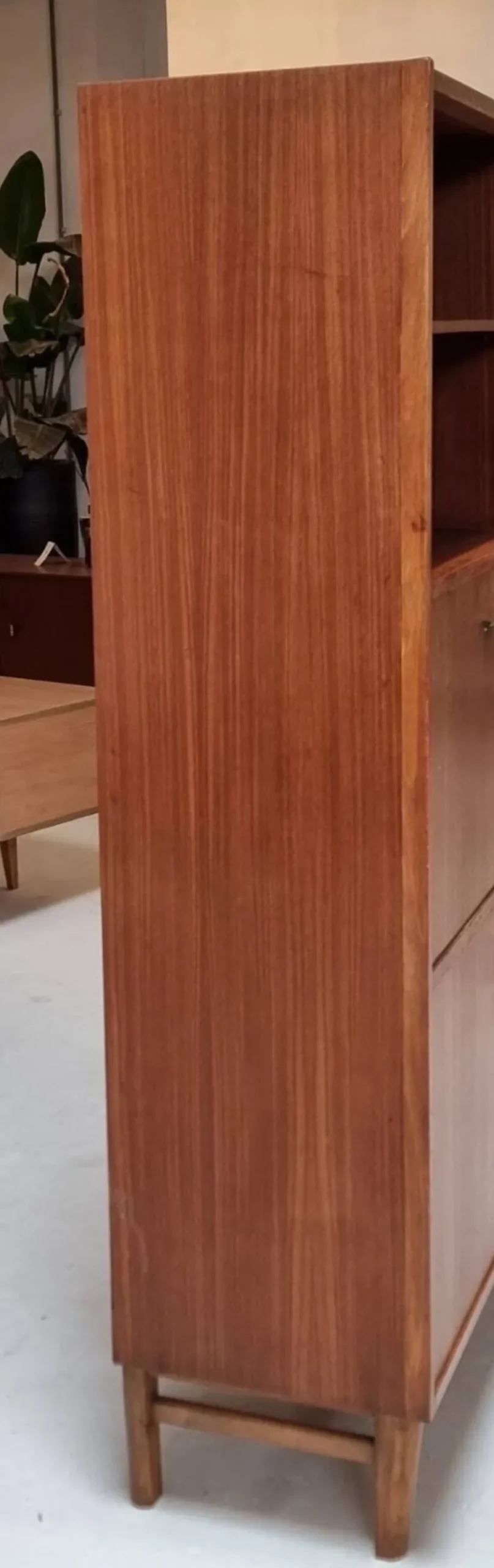 Highboard du milieu du siècle