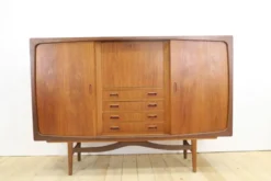 Highboard en teck avec portes et tiroirs, années 1960