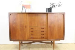 Highboard en teck avec portes et tiroirs, années 1960