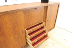 Highboard en teck avec portes et tiroirs, années 1960