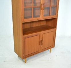 Highboard par Dyrlund vitrine en teck scandinave des années 1970 danoise