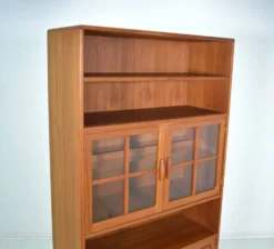 Highboard par Dyrlund vitrine en teck scandinave des années 1970 danoise
