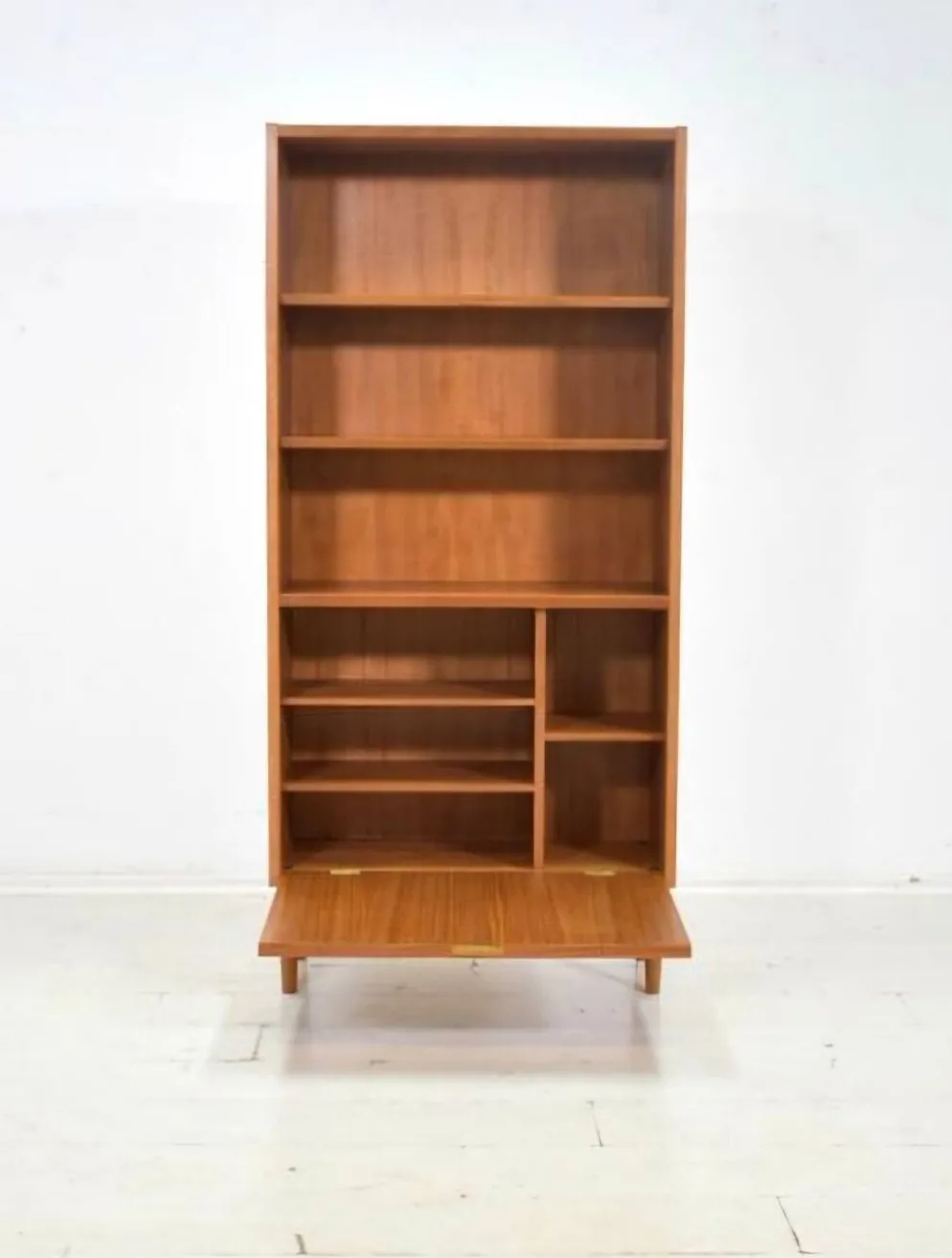 Highboard par Poul Hundevad, années 1960, cabinet scandinave en teck danois.