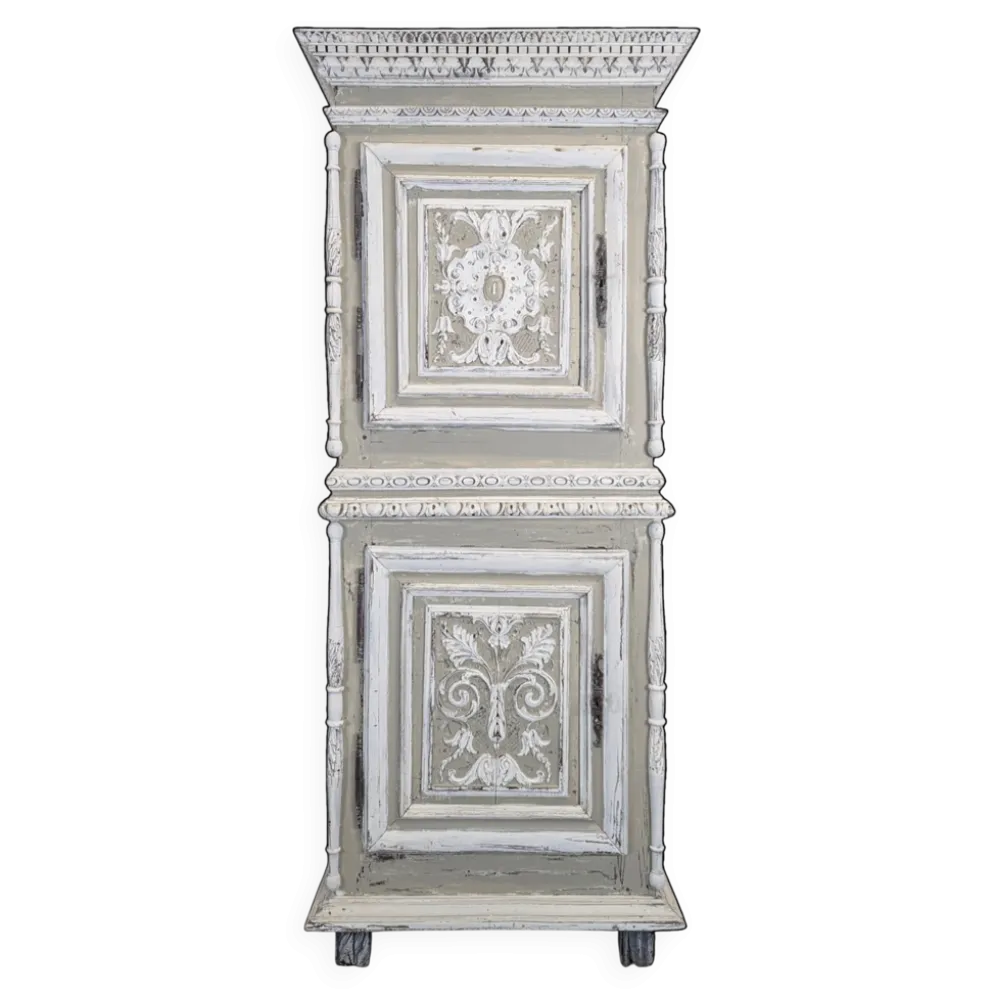 Homme debout de style Henri II en chêne sculpté patiné gris