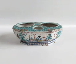 Huilier-vinaigrier en faïence de Rouen à décor au Chinois – XVIIIe siècle