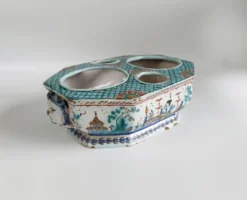 Huilier-vinaigrier en faïence de Rouen à décor au Chinois – XVIIIe siècle