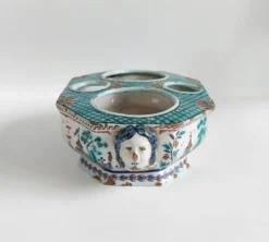 Huilier-vinaigrier en faïence de Rouen à décor au Chinois – XVIIIe siècle