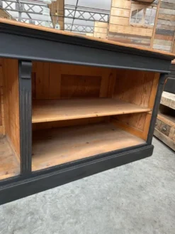 Ilot de magasin en sapin