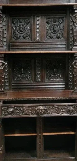 Important buffet à deux corps de style Renaissance