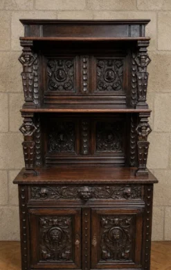 Important buffet à deux corps de style Renaissance