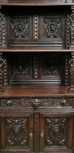 Important buffet à deux corps de style Renaissance