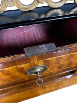 Important Bureau a Cylindre époque Louis XVI en marquéterie
