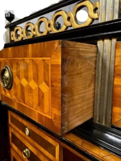 Important Bureau a Cylindre époque Louis XVI en marquéterie