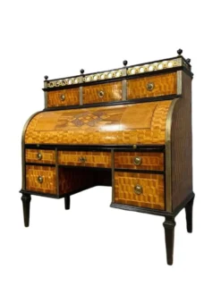 Important Bureau a Cylindre époque Louis XVI en marquéterie