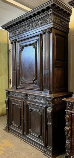 Important Cabinet Style Renaissance En Noyer
