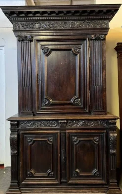 Important Cabinet Style Renaissance En Noyer