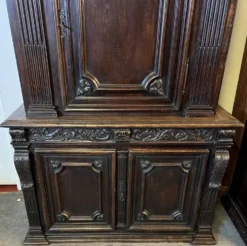 Important Cabinet Style Renaissance En Noyer