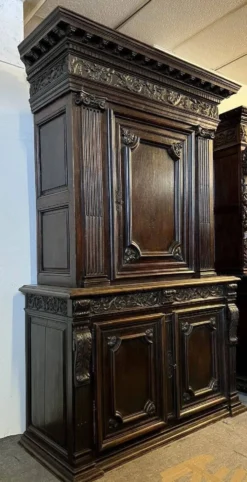 Important Cabinet Style Renaissance En Noyer