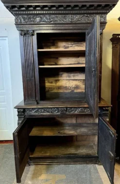 Important Cabinet Style Renaissance En Noyer