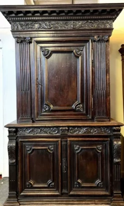 Important Cabinet Style Renaissance En Noyer