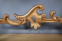 Importante console d’applique en bois doré, style Louis XV – Milieu XXe