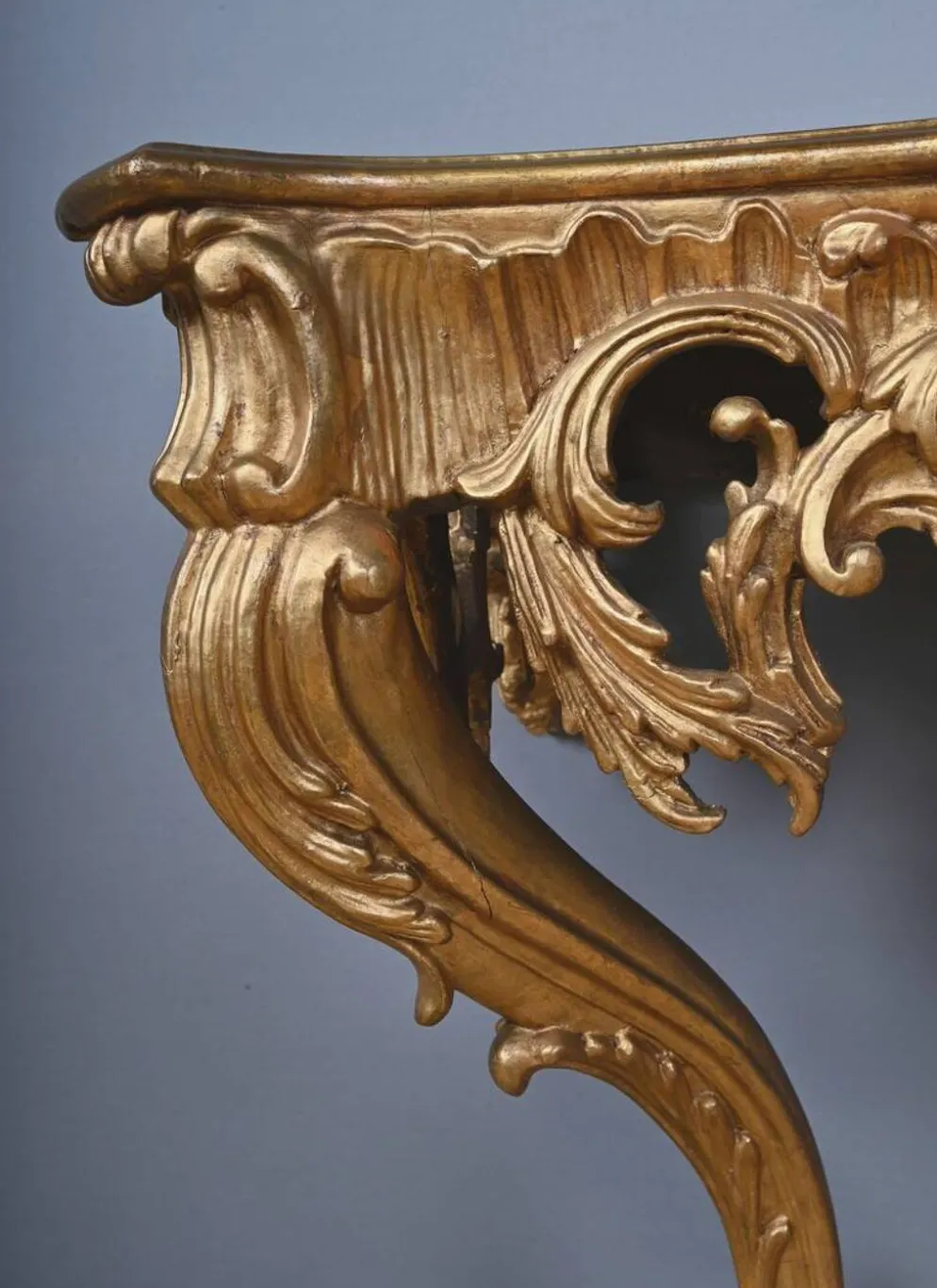Importante console d’applique en bois doré, style Louis XV – Milieu XXe