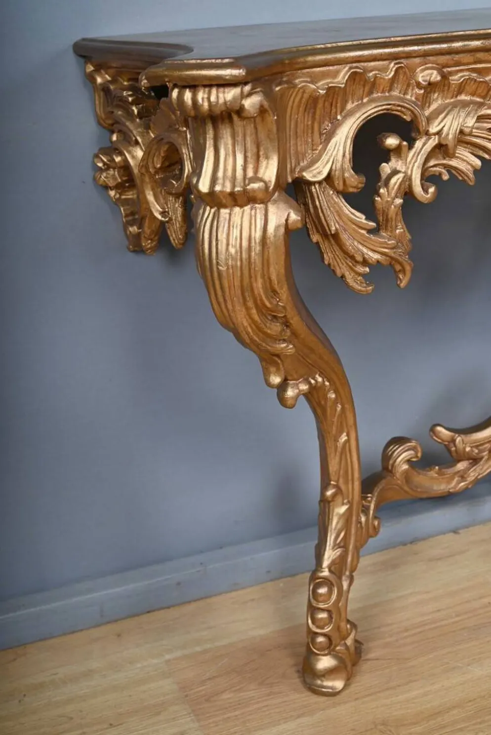 Importante console d’applique en bois doré, style Louis XV – Milieu XXe
