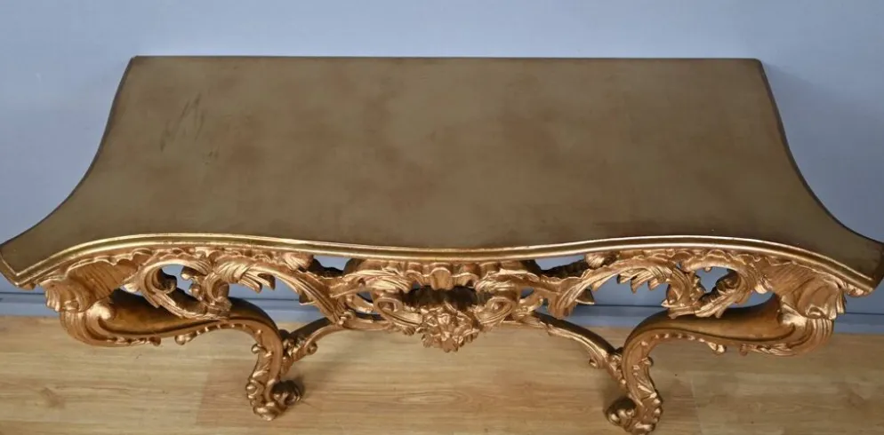 Importante console d’applique en bois doré, style Louis XV – Milieu XXe