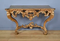 Importante console d’applique en bois doré, style Louis XV – Milieu XXe