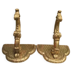 Importante, paire de consoles en bois et stuc doré de style Louis XV.XIX em