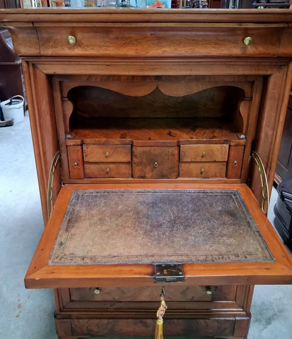 Important secrétaire a doucine époque Louis Philippe en noyer, XIXe siècle