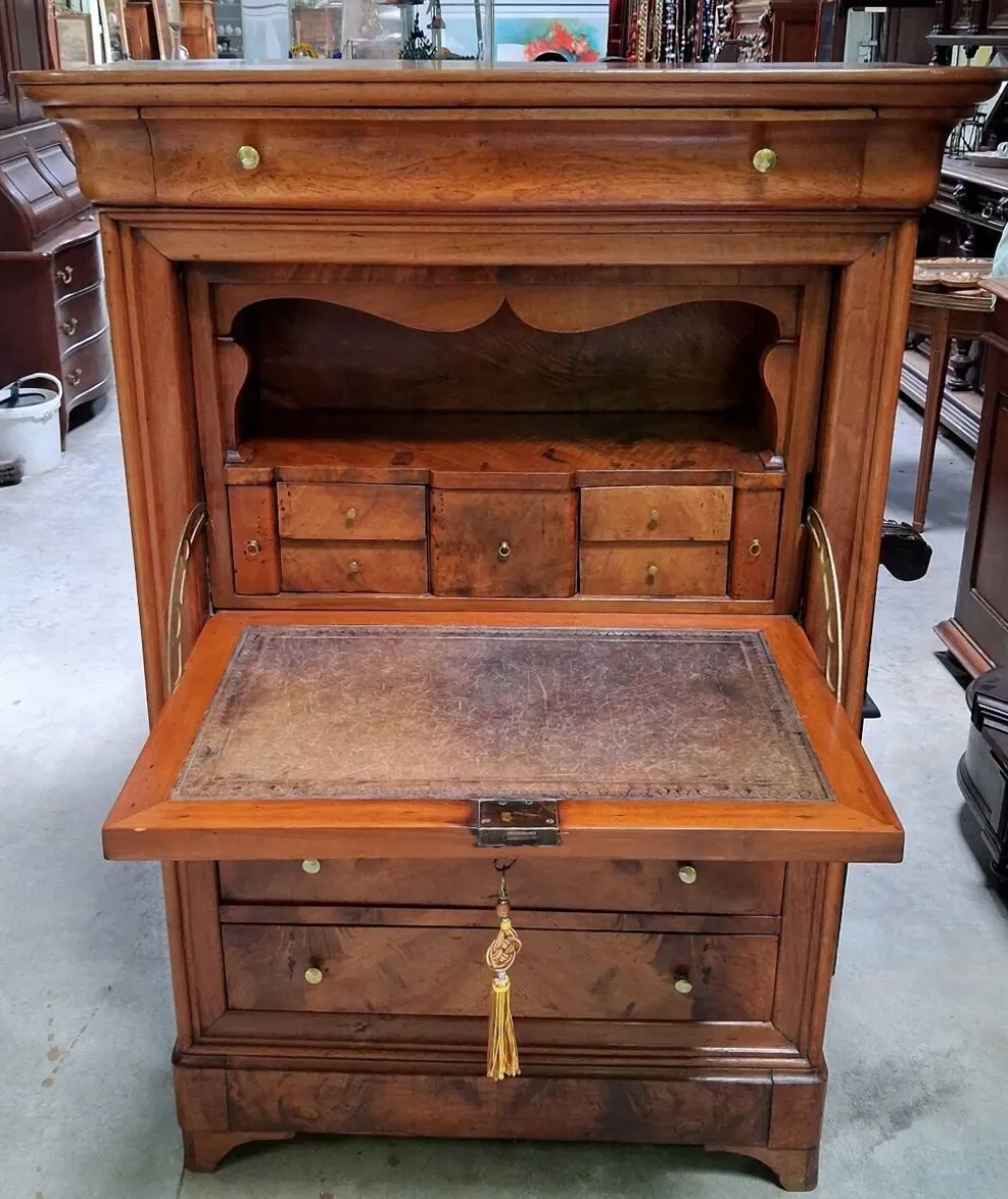 Important secrétaire a doucine époque Louis Philippe en noyer, XIXe siècle