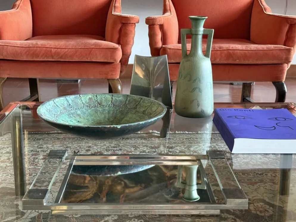 Jacques Adnet, plateau en lucite miroir moderniste, Maison Adnet, France 1950