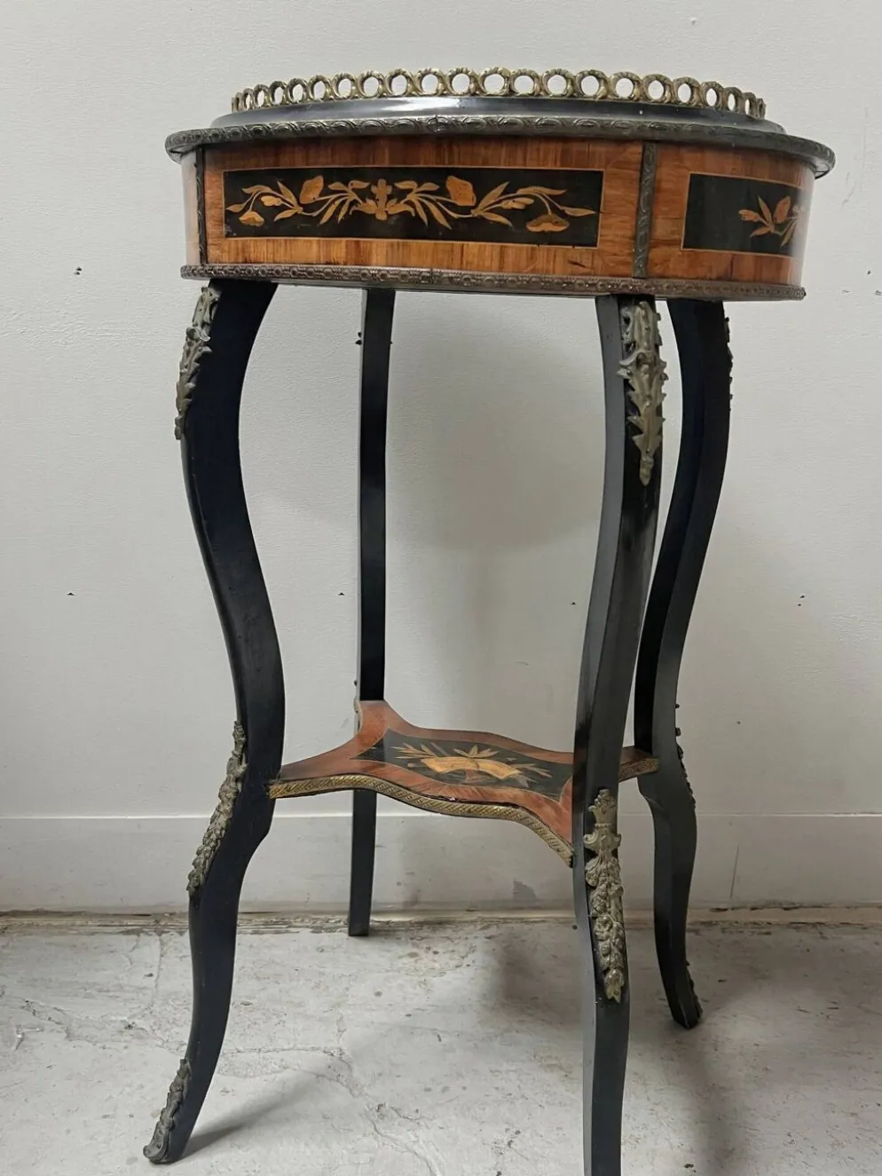 Jardinière Napoléon III en bois noirci et marqueterie de bois clair XIX siè