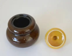 Jarre en céramique vintage faite à la main / Poterie rétro marron et jaune pour la cuisine