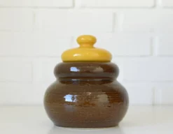 Jarre en céramique vintage faite à la main / Poterie rétro marron et jaune pour la cuisine
