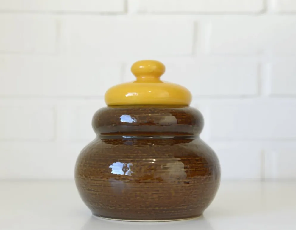 Jarre en céramique vintage faite à la main / Poterie rétro marron et jaune pour la cuisine