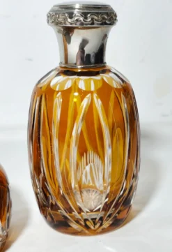 Jeu de toilette en cristal de Bohême. République tchèque, années 1950.
