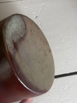 Joli beurrier à eau en grès couleur sable marron