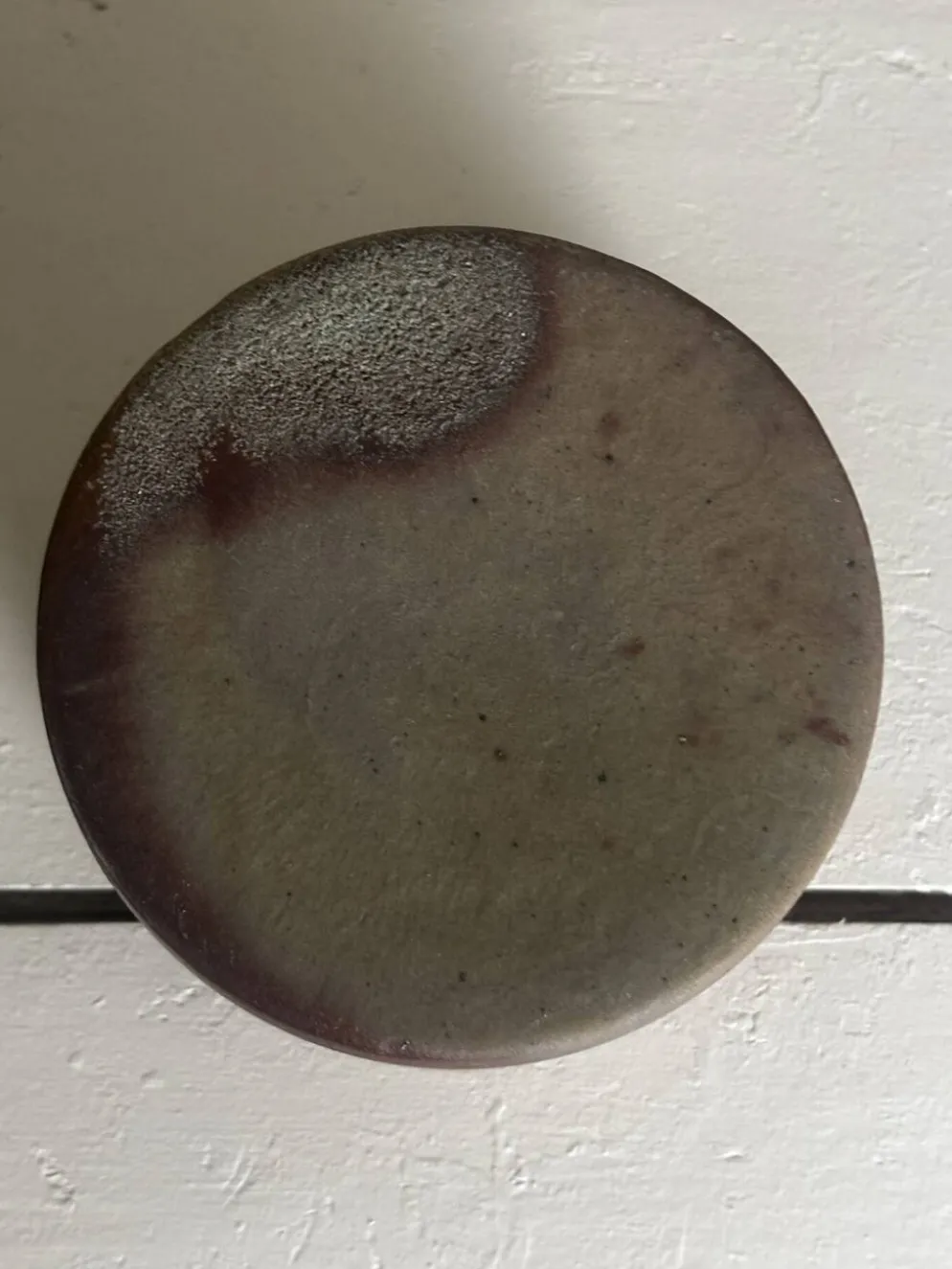 Joli beurrier à eau en grès couleur sable marron