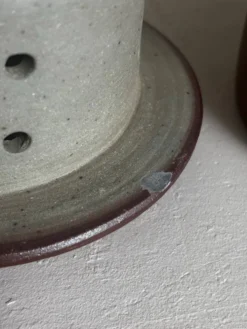 Joli beurrier à eau en grès couleur sable marron