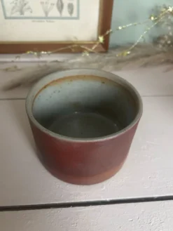 Joli beurrier à eau en grès couleur sable marron
