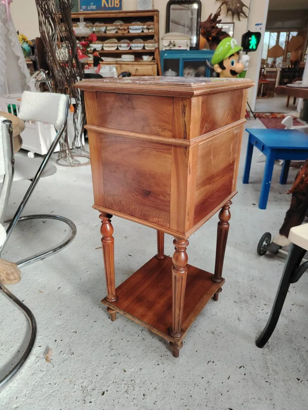 Joli chevet ancien en noyer et plateau de marbre fin XIXe
