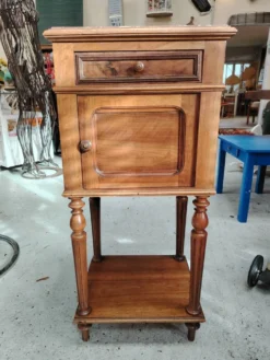 Joli chevet ancien en noyer et plateau de marbre fin XIXe