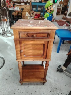 Joli chevet ancien en noyer et plateau de marbre fin XIXe